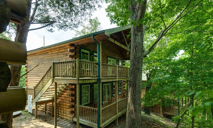 Allons Cabin | Lakeview Cabin at Marina on Dale Hollow Lake near Standing Stone State Park