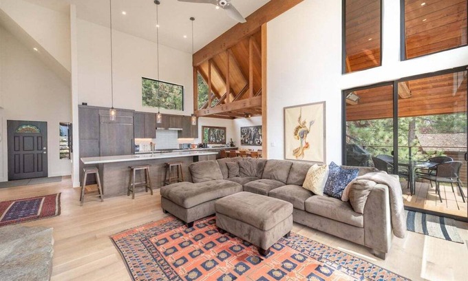 Lake Forest House | Lakeview Delight in Dollar Point Tahoe City