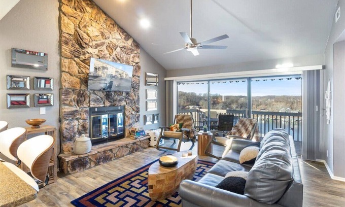 Osage Beach Condo | Lakeview Escape: Serene Views, Chic Comfort