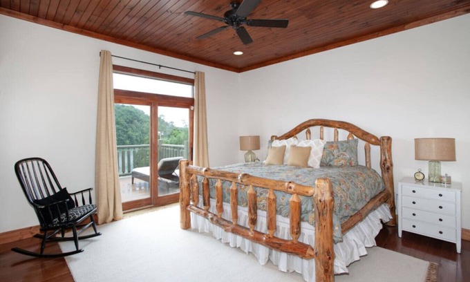 Dandridge Cabin | Lakeview Fun 6BR Cabin with Game Room for Groups and Families