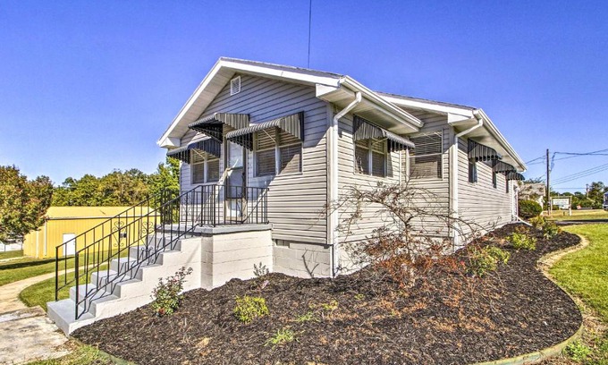 Lakeview House | Lakeview Home - 1 Mile from Bull Shoals Lake!