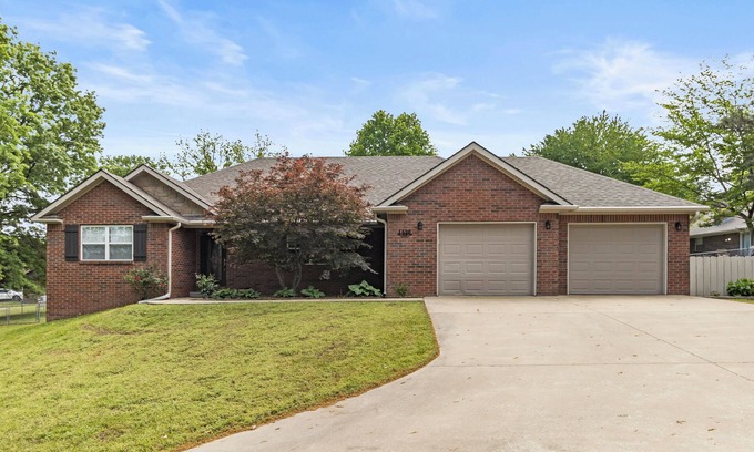 Grove House | Lakeview Home in serene setting, 3 mi to Grove! Perfect for families & fishermen