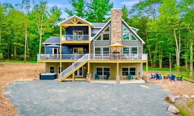 Lake Harmony Estates Villa | Lakeview Luxe & Leisure- New,9 BR villa, Sleep 30