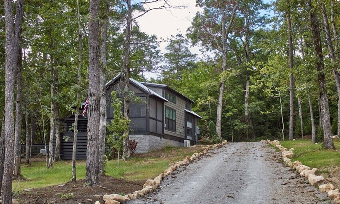 Tracy City Cabin | Lakeview Oasis at The Retreat at Water's Edge
