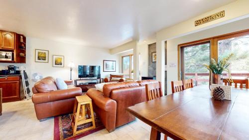 Mammoth Lakes Apartment | Lakeview Villas #26 condo