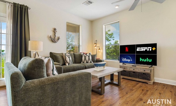Hughes Park Lake House | Lakeway Hideaway! Beautiful Place by Lake Travis