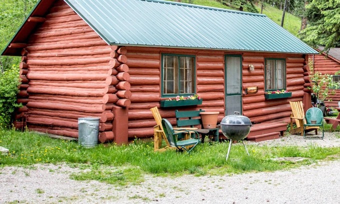 Cheyenne Crossing Cabin | Lakota Cabin by Spearfish Creek