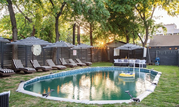 South Lamar House | Lamar Suites by AvantStay | 2 Homes w/Shared Pool