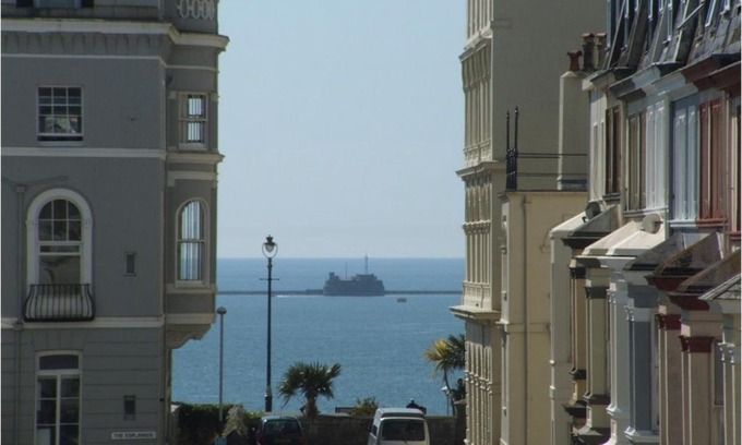 Barbican House | LAMPLIGHTER GUESTHOUSE