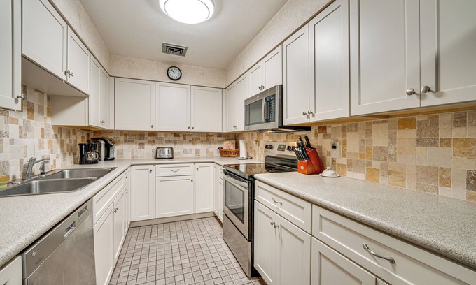 Haines City House | Lanai, Hot Tub & Pool: Haines City Retreat!