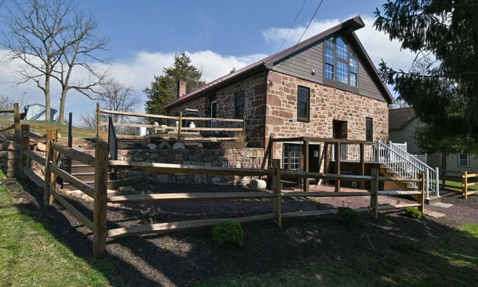Stouchsburg House | Lancaster Mill Stay Reinholds PA