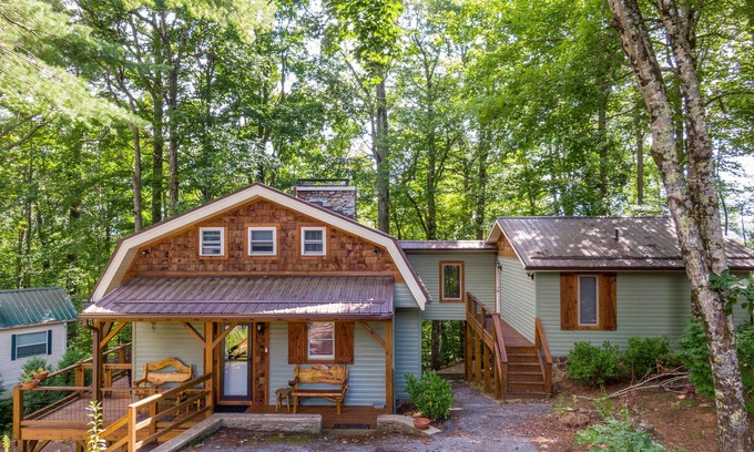 Pineola House | Land Harbor Lodge -Sauna | Hot Tub | Lake Access | Fire Pit | Golf