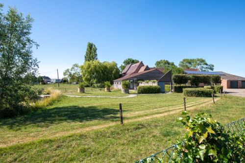 Pervijze House | Landelijk vakantiehuis in Diksmuide met een tuin en vijver