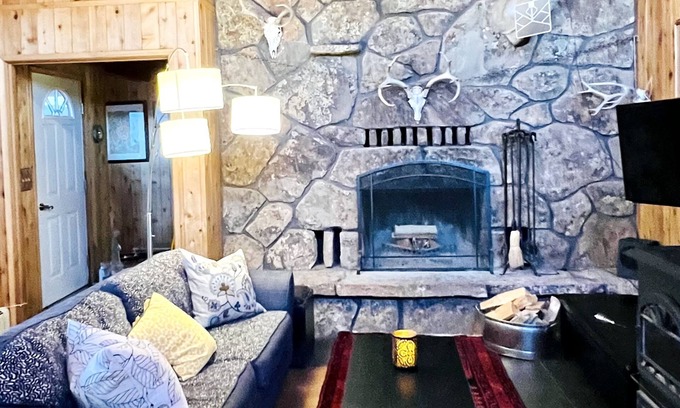Lander House | Lander Retreat - Gather overlooking downtown and the Wind River Mountains