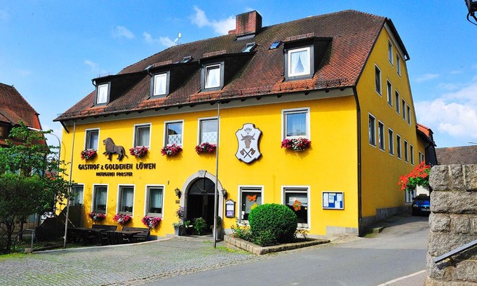 Moosbach Hotel | Landgasthof Zum goldenen Löwen