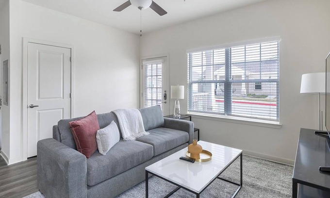 Fort Worth Apartment | Landing | Amazing 1BD, Pool, Gym