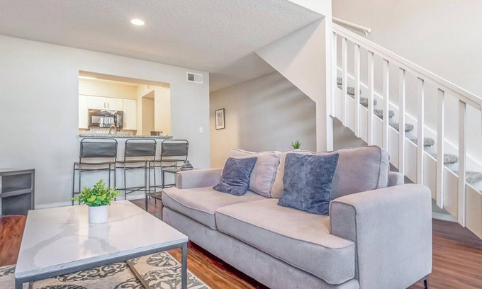 Cordova Apartment | Landing | Amazing 2BD, Pool, Gym
