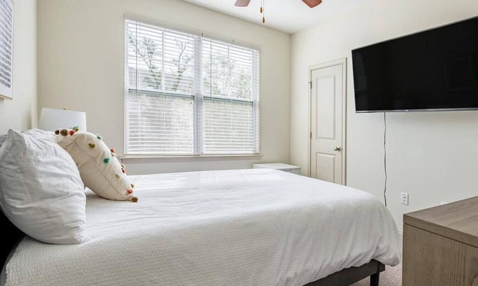 Silver Lake Apartment | Landing at Belle Meade - 2 Bedrooms in Silver Lake