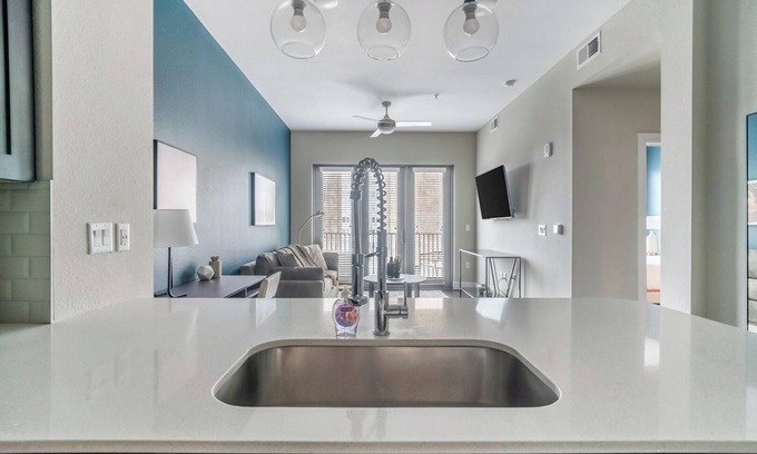 Central Business District Apartment | Landing at Canal 1535 - 1 Bedroom in Central Bu.