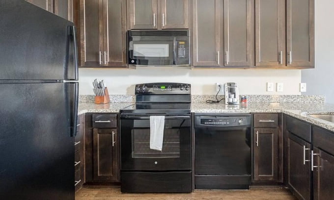 Avondale Apartment | Landing at Iron City Lofts - 2 Bedrooms in Lakeview District