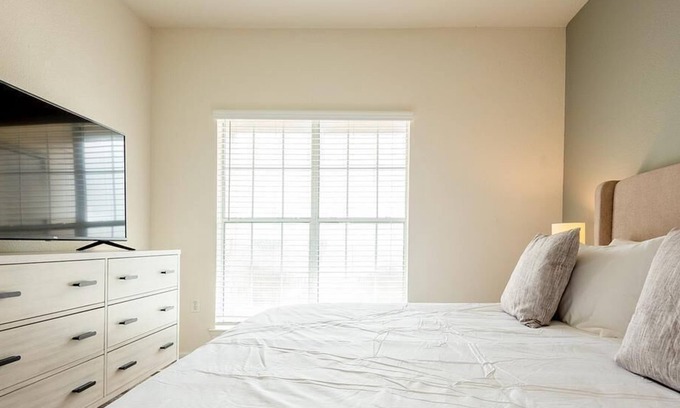 Cedar Park Apartment | Landing at Lakeline Parmer Lane - 2 Bedrooms in Avery Ranch Lakeline