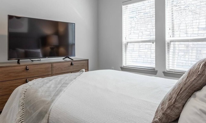 Georgetown Apartment | Landing at Madison at Westinghouse - 2 Bedrooms in Downtown Georgetown