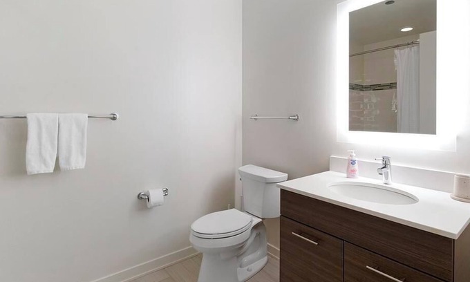 River North Apartment | Landing at NEXT - Studio in Near North Side
