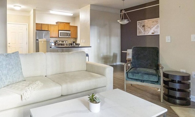 Northwest Raleigh Apartment | Landing at Rose Heights Apartments - 1 Bedroom in Northwest Raleigh