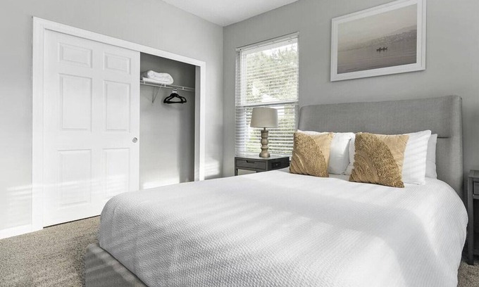 Charlotte Apartment | Landing at The Arboretum - 2 Bedrooms in Oxford Hunt