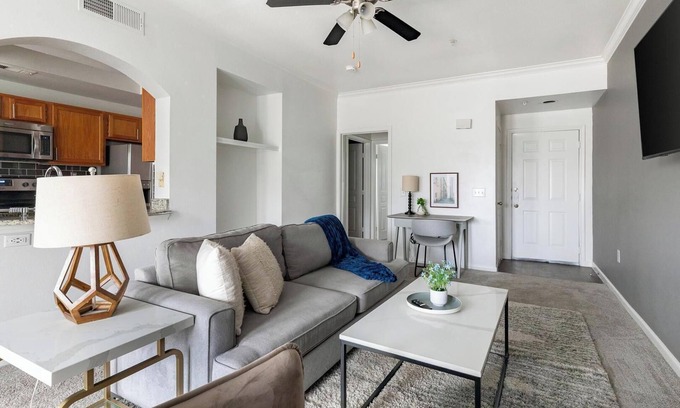 Downtown Fort Worth Apartment | Landing at The Henderson - 1 Bedroom in Downtow.