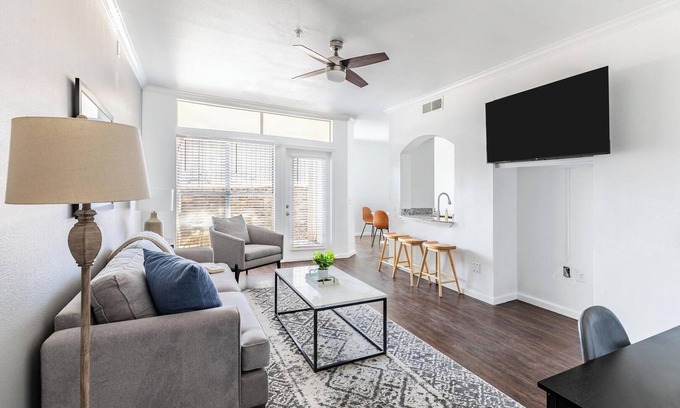 Downtown Fort Worth Apartment | Landing at The Henderson - 1 Bedroom in Downtow.