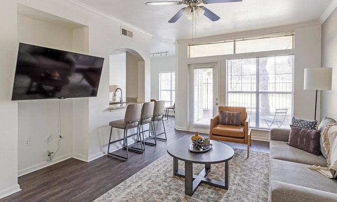 Downtown Fort Worth Apartment | Landing at The Henderson - 1 Bedroom in Downtow.