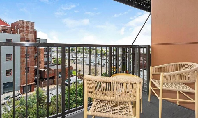 New Tacoma Apartment | Landing at The Henry - Studio in New Tacoma