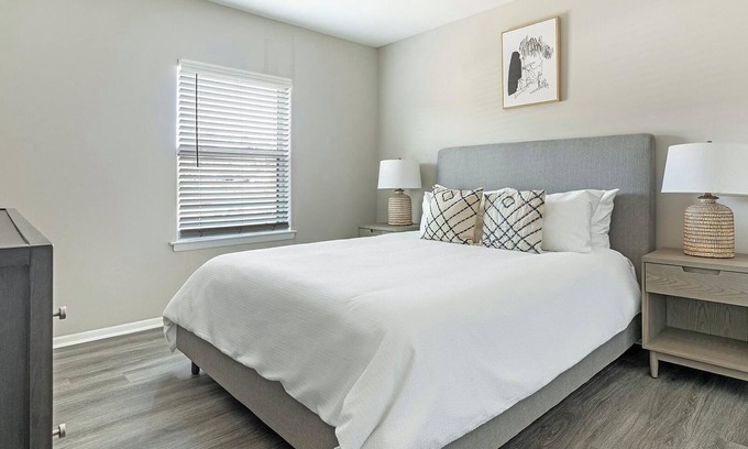 Homewood Apartment | Landing | Beautiful 2BD, Clubhouse, Gym