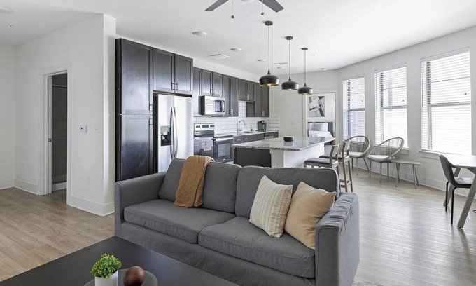 Fort Worth Apartment | Landing | Beautiful 1BD, Courtyard, Clubhouse