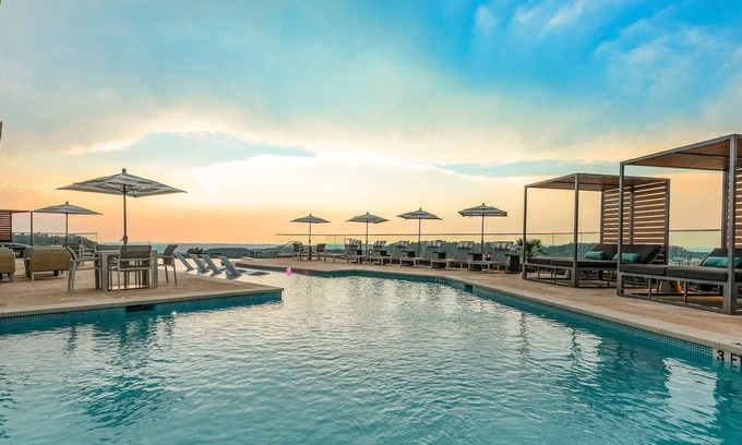 Austin Apartment | Landing | Beautiful 1BD, Pool, Clubhouse