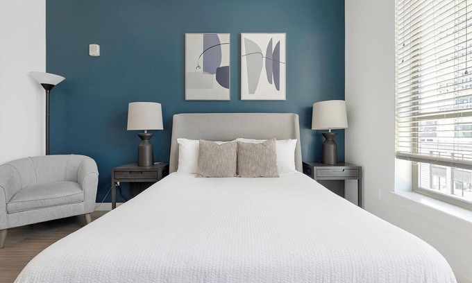 River North Art District Apartment | Landing | Beautiful Studio, Clubhouse, Gym