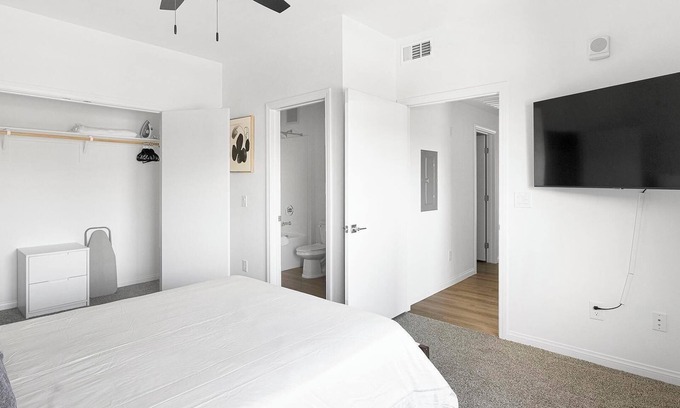 Townsite Apartment | Landing | Incredible 1BD, Rooftop Lounge, Pool