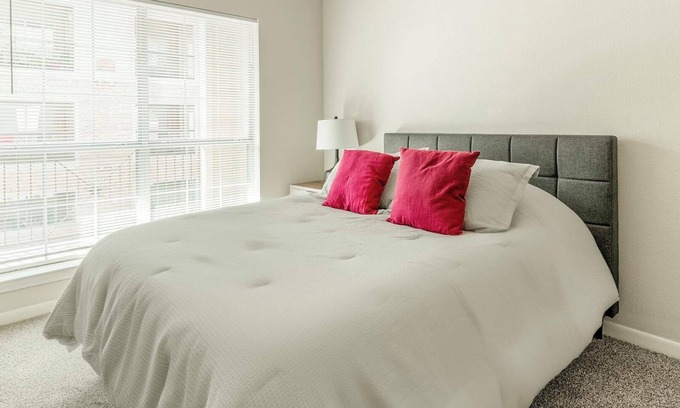 Southbelt/Ellington Apartment | Landing | Incredible 1BD, Pool, Gym