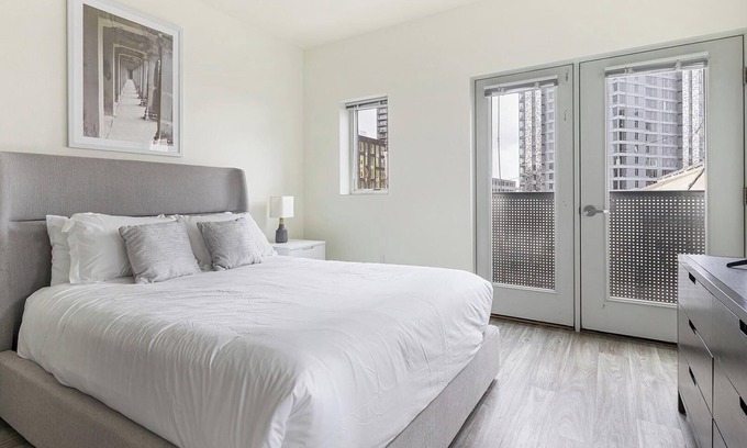 Pearl District Apartment | Landing | Incredible Studio, Courtyard, Gym