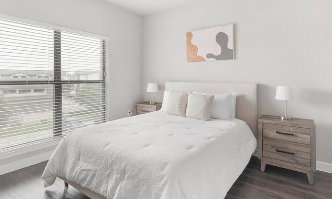 Katy Apartment | Landing | Modern 1BD, Clubhouse, Courtyard