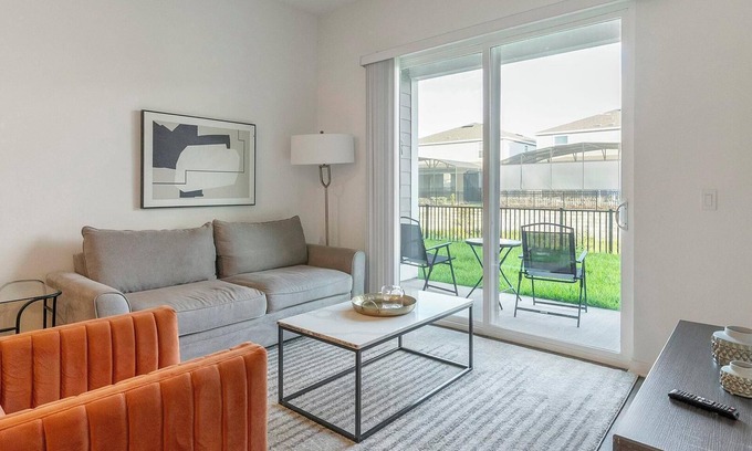 Davenport Apartment | Landing | Modern 3BD, Clubhouse, Gym
