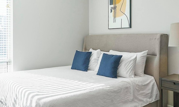 Downtown Indianapolis Apartment | Landing | Modern Studio, Pool