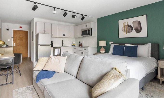Northeast Raleigh Apartment | Landing | Modern Studio, Gym, Pool
