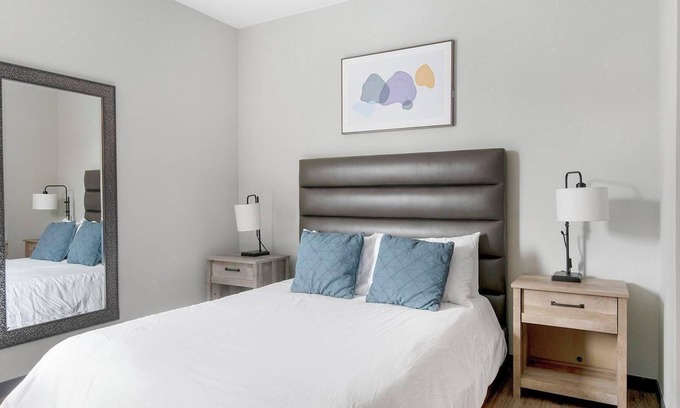 Fort Collins Apartment | Landing | Spectacular Studio, Gym, Pool