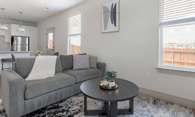 Tarrant County Apartment | Landing | Stunning 1BD, Gym, Clubhouse