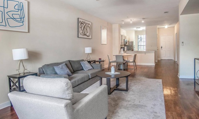 New Pathways Apartment | Landing | Stunning 2BD, Gym, Pool