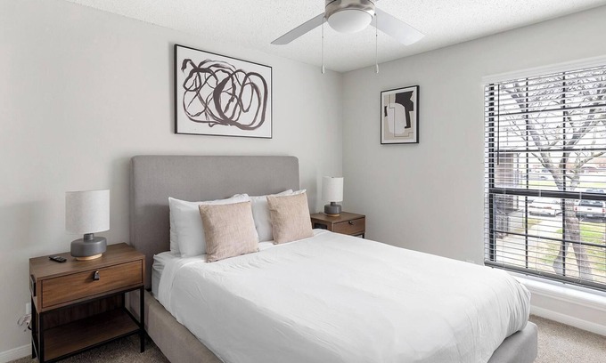 Denton Apartment | Landing | Stylish 2BD, Gym, Pool