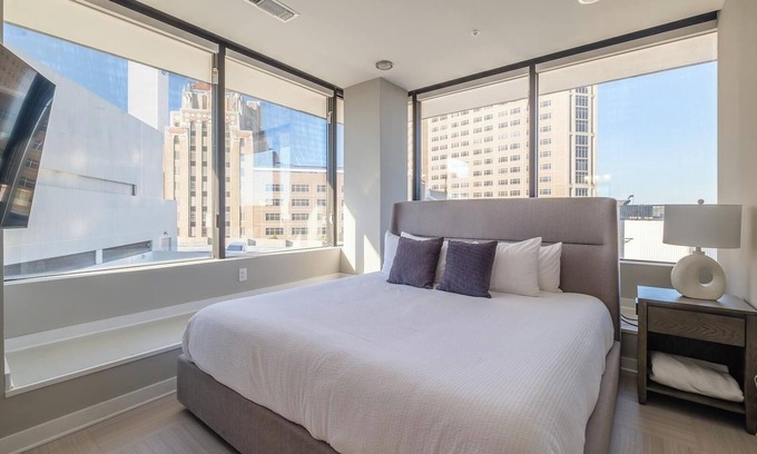 Civil Rights Historic District Apartment | Landing | Stylish 2BD in Fountain Heights