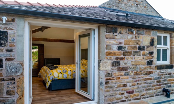 Burnley Cottage | LANE HOUSE SHIPPON, pet friendly, with a garden in Burnley